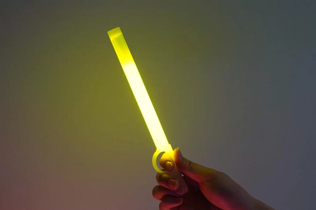 黄色に光る激しく光る棒