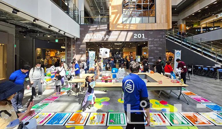 『巨大防災スゴロク』の防災イベンを開催している様子