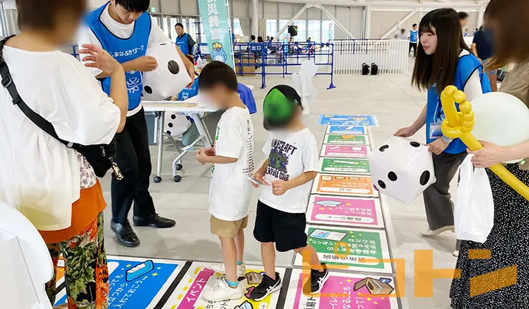 『巨大防災スゴロク』をイベント未経験のスタッフさんがイベント運営している様子