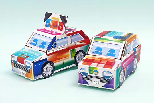 ワークショップの流れの「走る！デザインカー」デコレーションし完成した画像