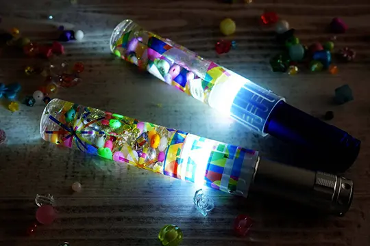 ワークショップの流れの「光る！ウォータースティックライト」が完成した画像