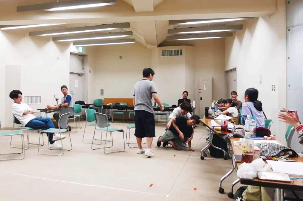 「えんじ〜る」による公演『Ob-La-Di, Ob-La-Da（オブ・ラ・ディ、オブ・ラ・ダ）』の稽古の様子⑤