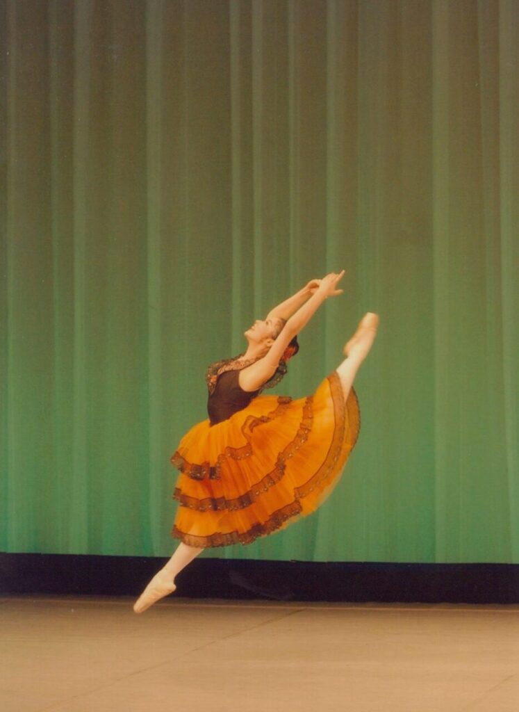 バレエを踊る女の子