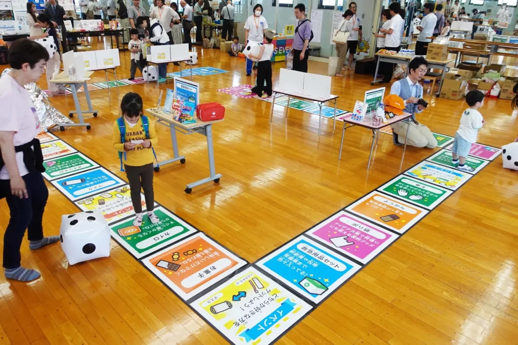 『巨大防災スゴロク』を楽しむ子供たち②