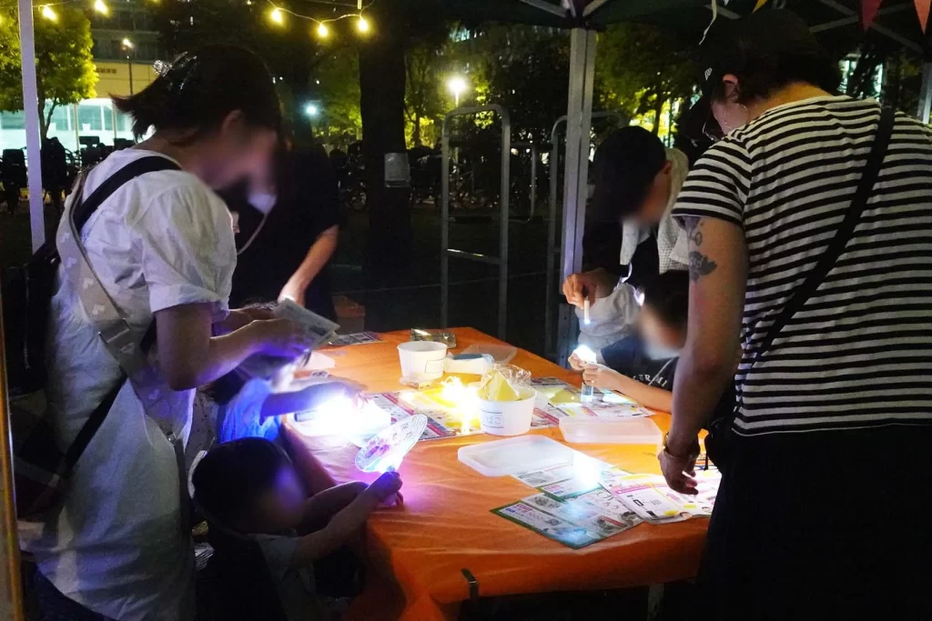 中野チルナイトピクニックのピコトンの工作ワークショップの様子⑤