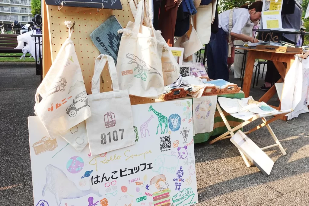 Rollo Stampsさんの「おすきなはんこをおすきなものにおすきなだけワークショップ」の様子②