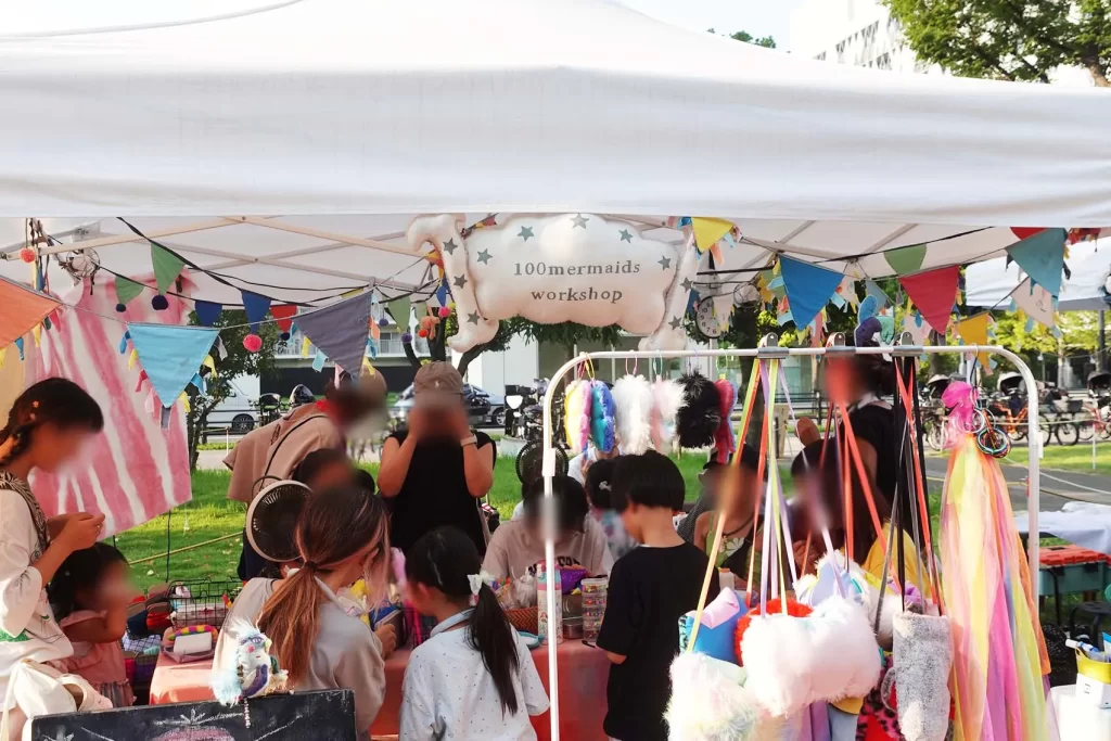 100 mermaids workshopさんによるオリジナルのぬいぐるみを作れるワークショップの様子