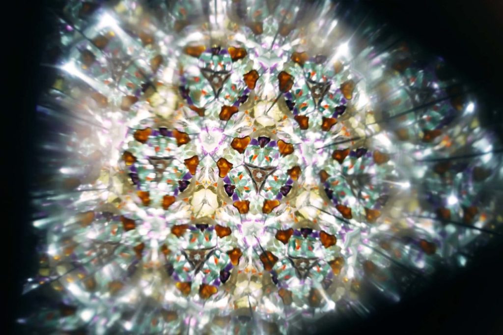 『クリスタル万華鏡』を覗いて見える景色