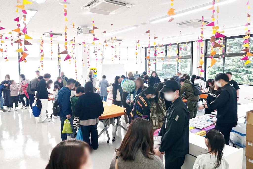 株式会社シグマ会津工場で『クリスタル万華鏡』ワークショップを開催する様子②