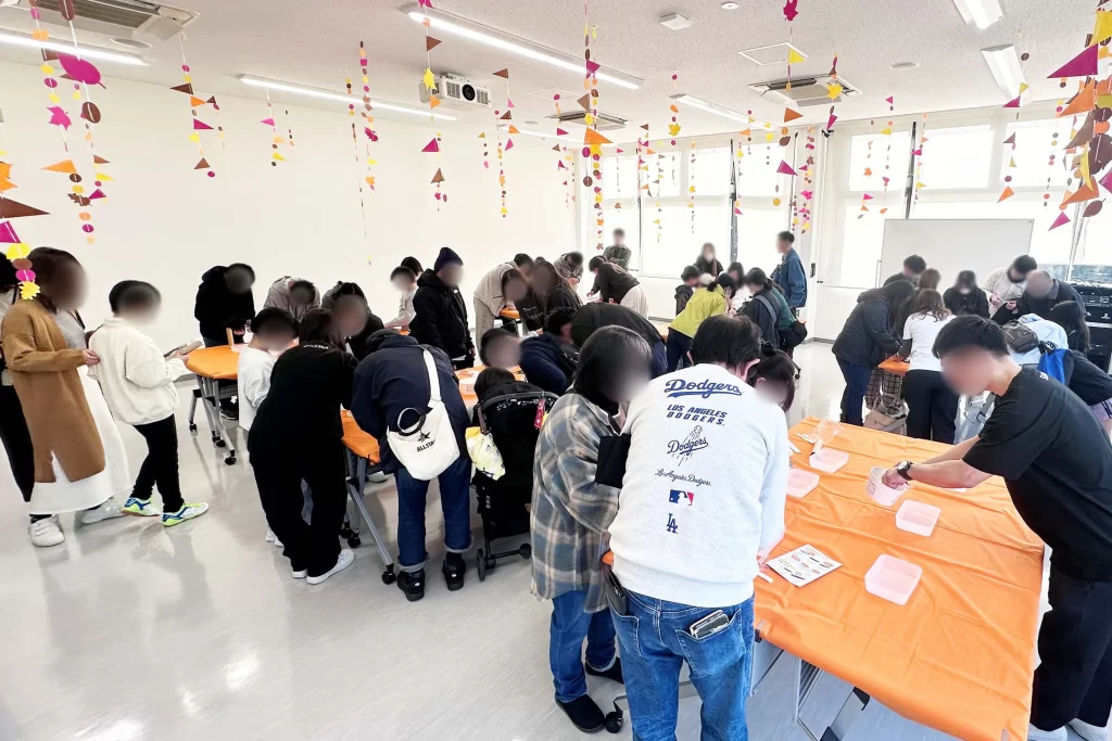 株式会社シグマ会津工場で『クリスタル万華鏡』ワークショップを開催する様子④