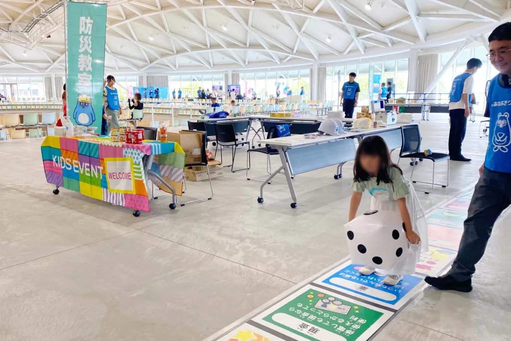 あなぶきハウジングで開催された『巨大防災スゴロク』の会場全体の様子