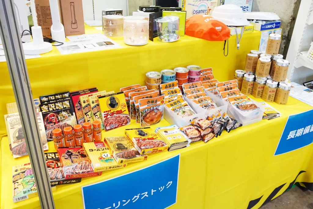 東京ビッグサイトにて開催された「第100回東京インターナショナルギフトショー 秋2025」の防災グッズ大賞2025のブース、ローリングストックの紹介