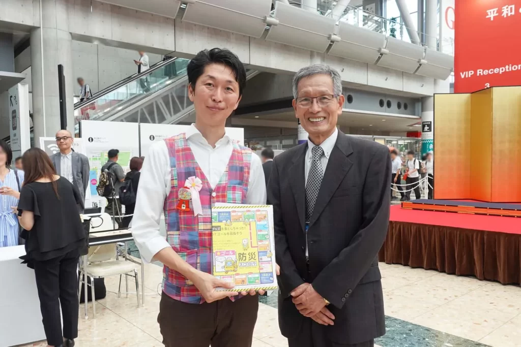 防災グッズ大賞理事長の吉田明生氏と株式会社ピコトン代表内木