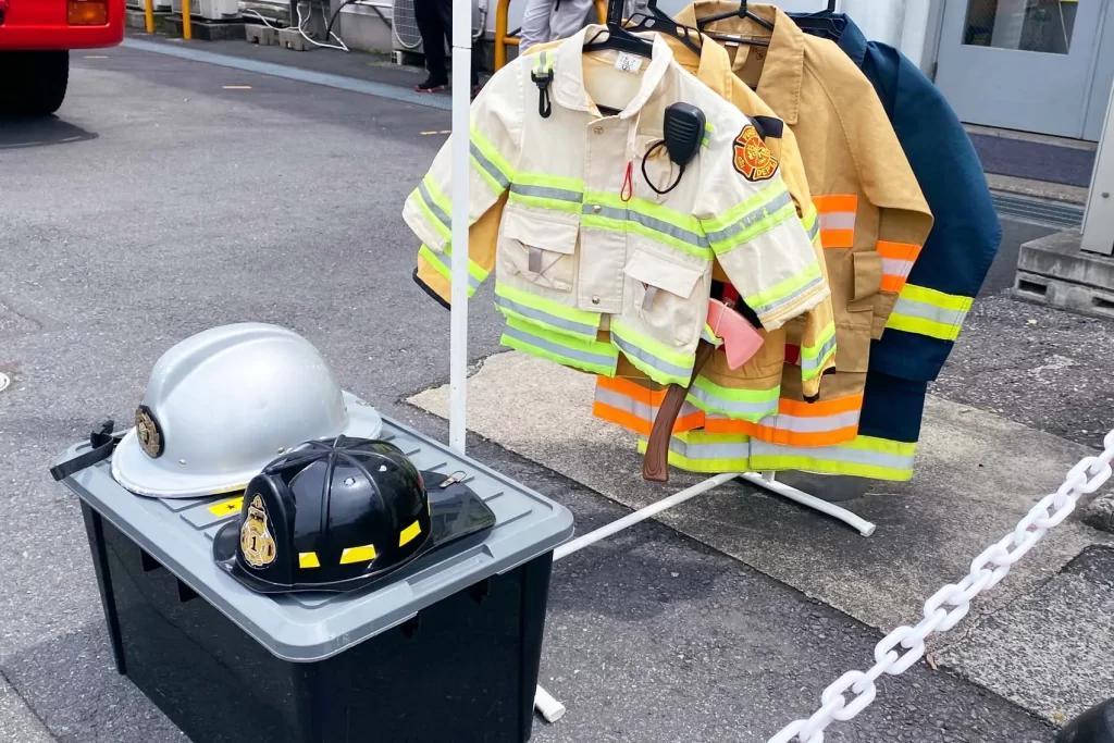 子ども用の消防士の制服