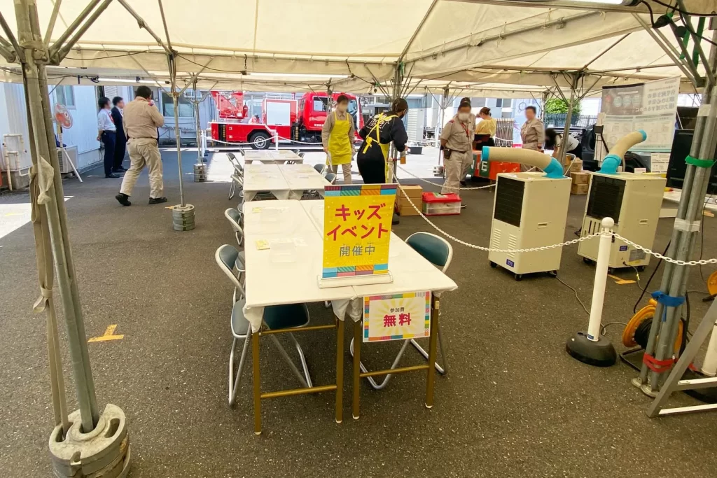 東京ガスライフバル足立で開催した『ピカッと！安全キーホルダー』の工作イベント会場