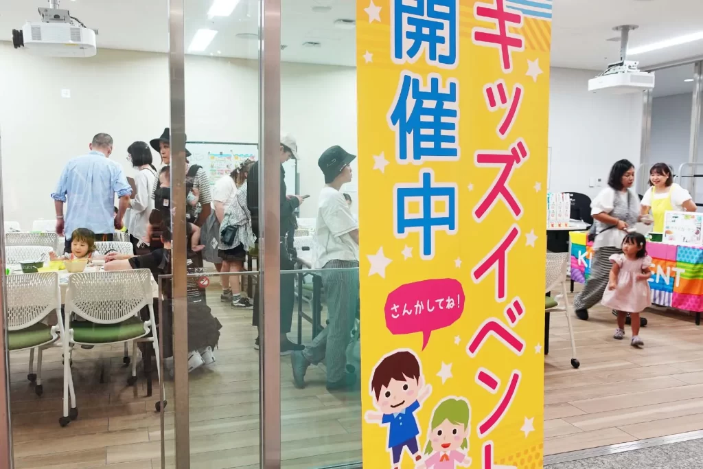 中野区役所1Fシェアノマで開催した「ピコトンと『グラスガーデン』をつくろう」の様子