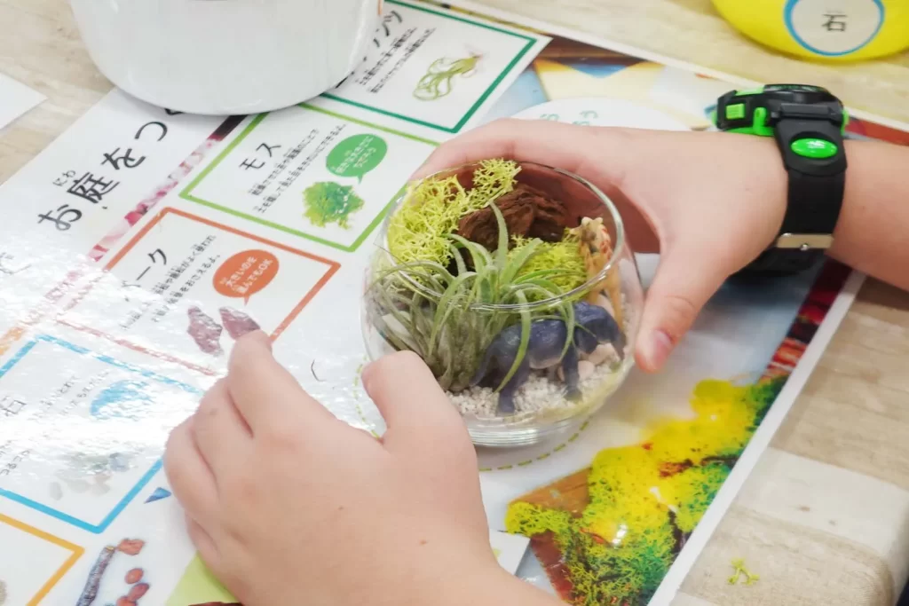 『グラスガーデン』を作る手もと