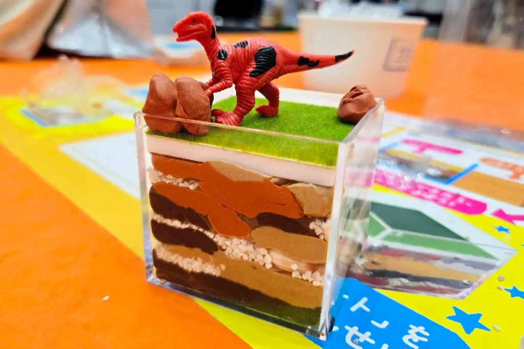 「GOOD LIFEフェア」の「エコチルワークショップコーナー」にて開催された『地層ジオラマ』の作品1