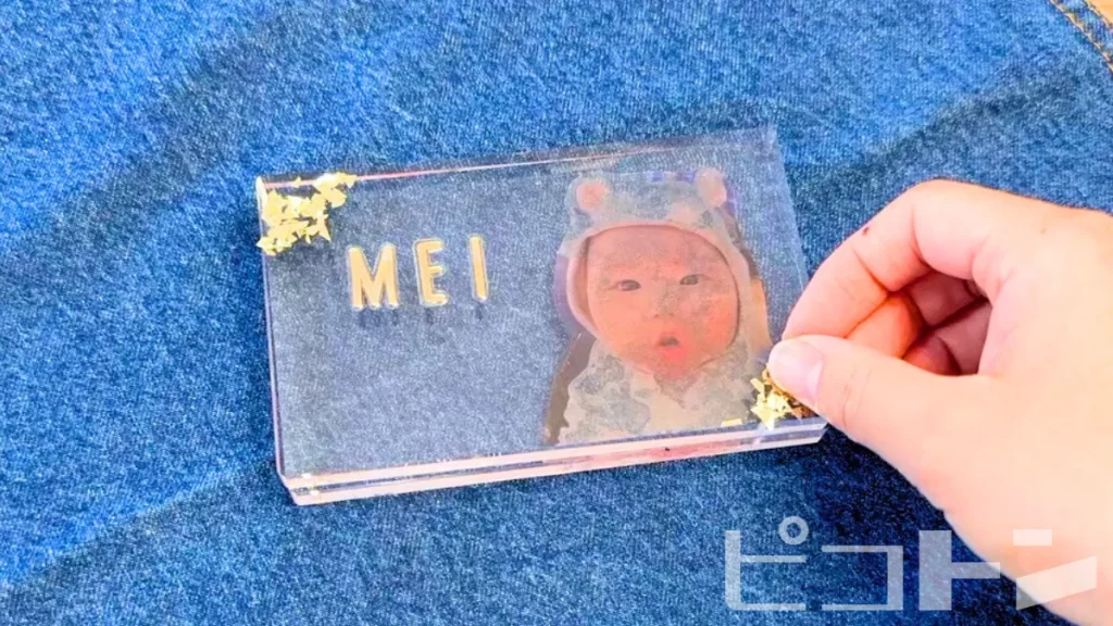 ネイルラメをつけているところ