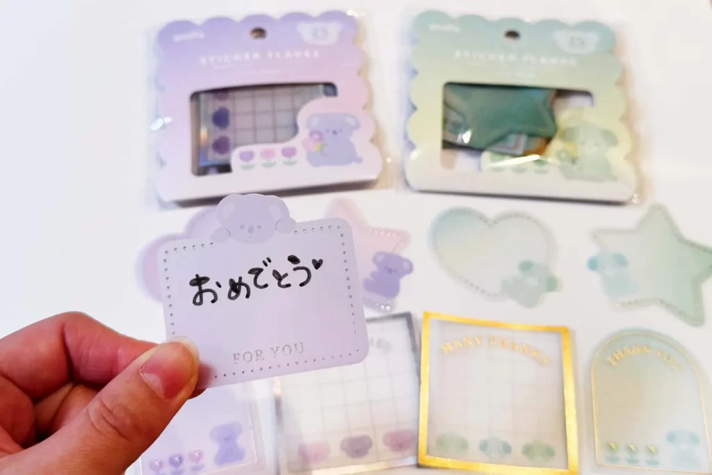 100均（セリア）「フレークシール」に文字を書いた様子