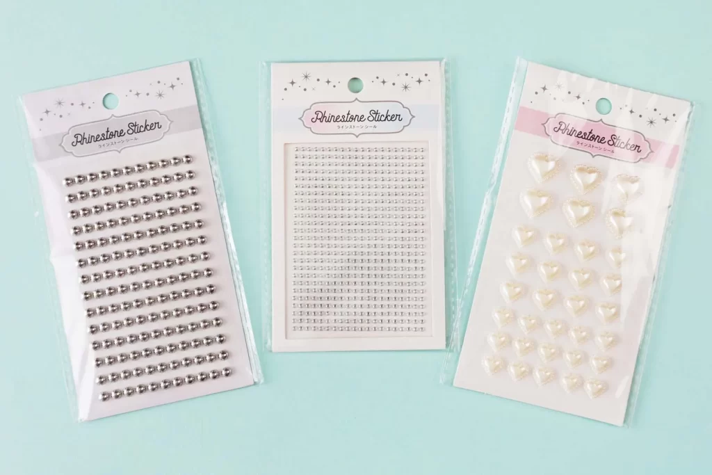 100均（ダイソー）「ラインストーンシール」3選