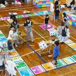 金城小学校の体育館で開催された巨大防災スゴロクのイベントの様子2