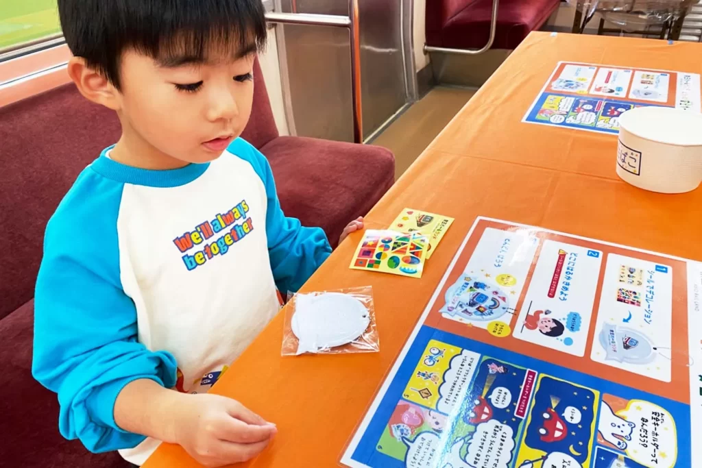 「京王れーるランド」で開催された『ピカッと！安全キーホルダー』のイベントの様子1