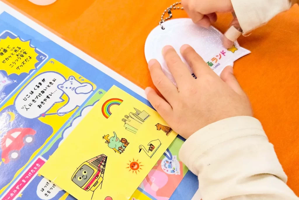 「京王れーるランド」で開催された『ピカッと！安全キーホルダー』のイベントの様子2