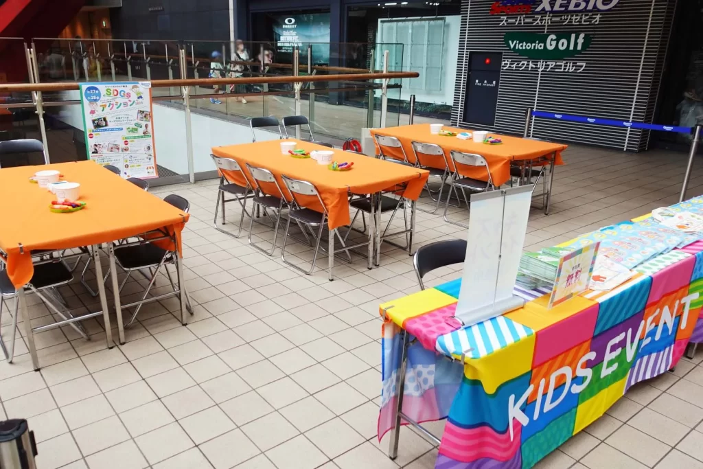 机6台、イス18脚のイベント会場