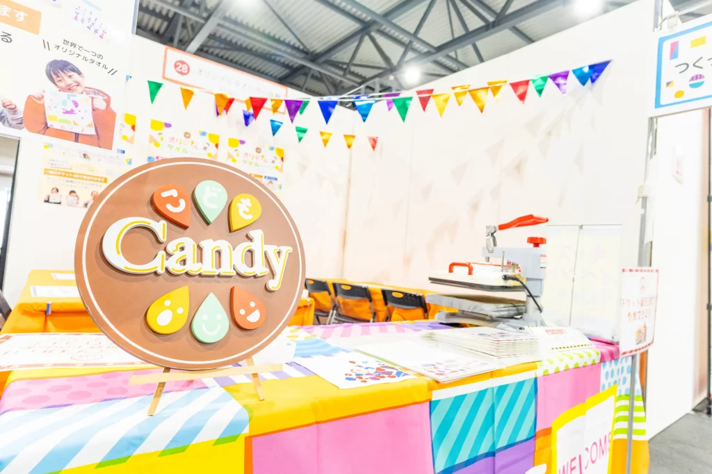 「こども万博2025」にて開催された『つくってタオル』の受付