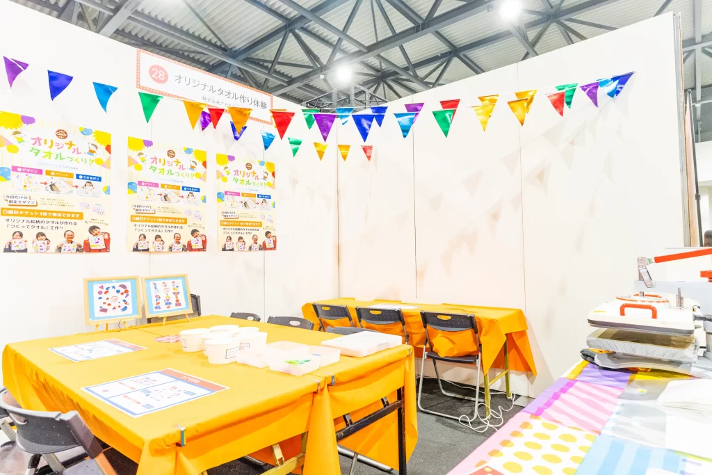 「こども万博2025」にて開催された『つくってタオル』のブース2