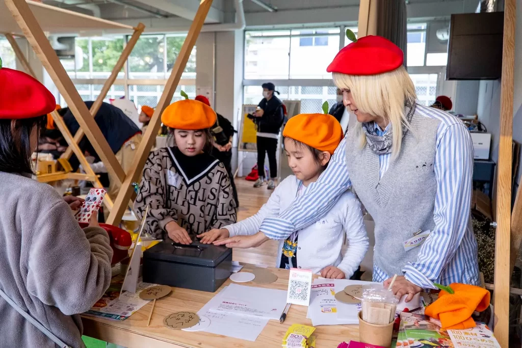 受付をする「子ども店長」