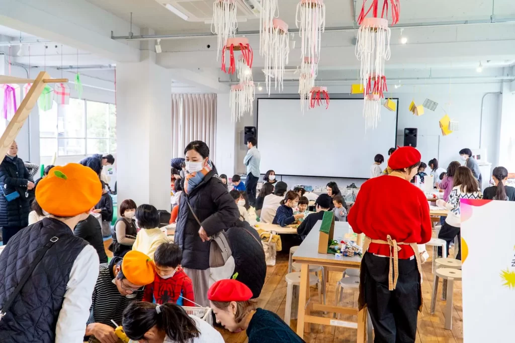 大勢の親子で賑わうコドモデパート