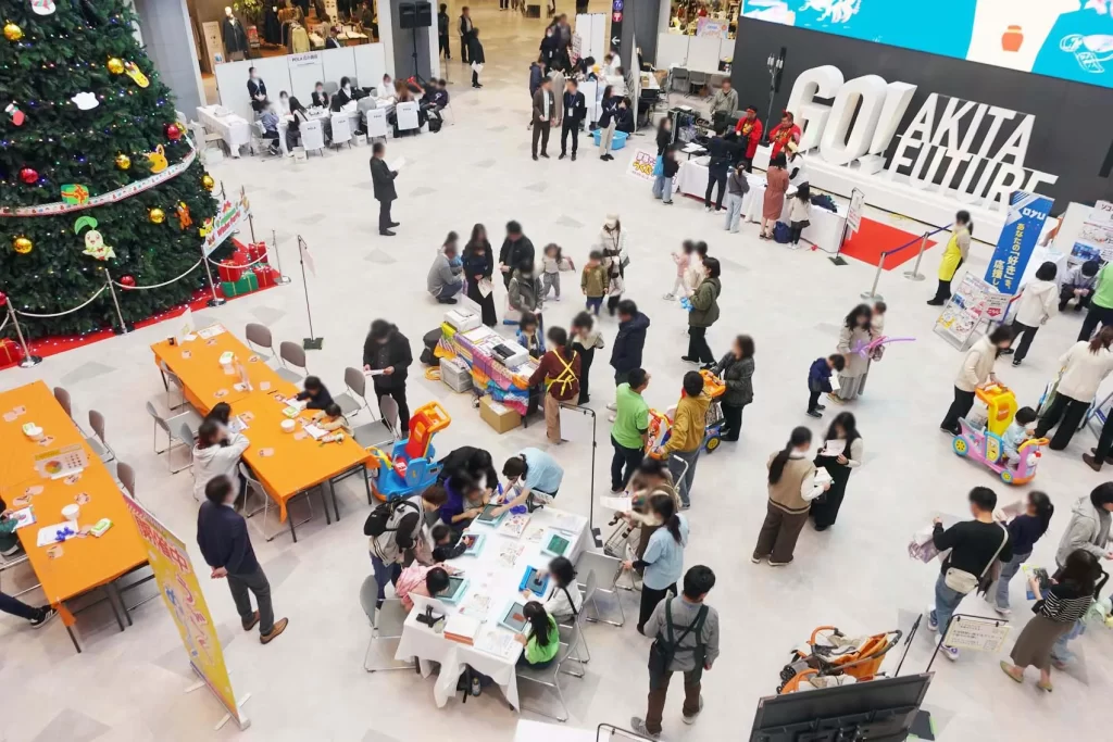 12mのサイネージに投影された『うごく!シャッフルぬりえ』の会場の様8