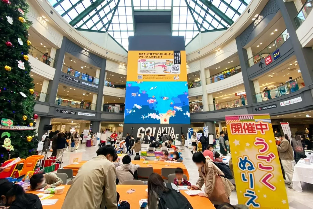 12mのサイネージに投影された『うごく!シャッフルぬりえ』の会場の様17