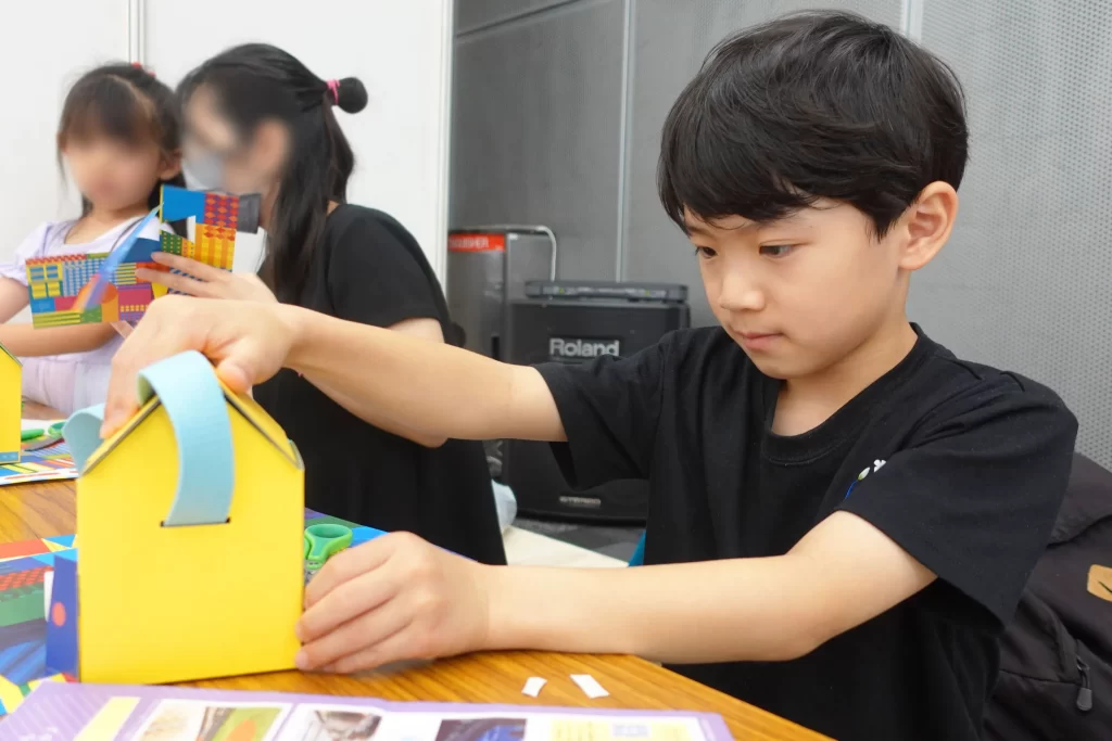 『Myおうちバッグ』を作る男の子