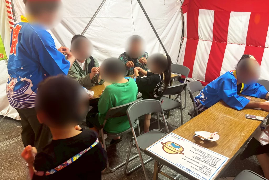 沖縄県南城市の「なんじぃ」お面を作るファミリー