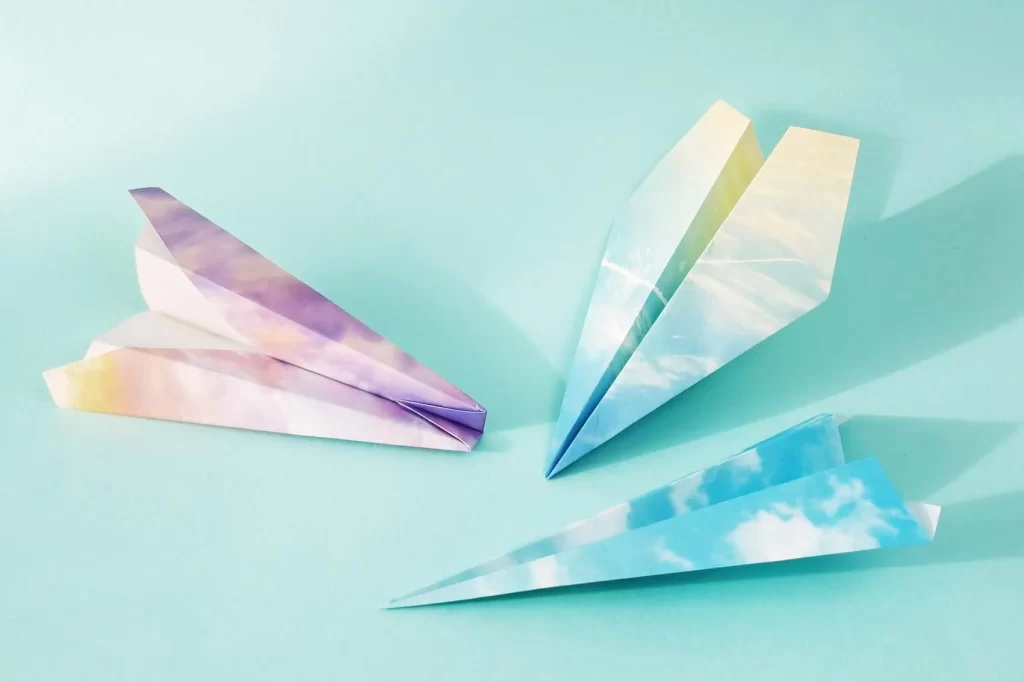 プリントペーパー「空の色」を使った紙飛行機