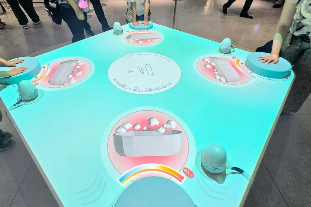 「電力館 可能性のタマゴたち」の内部