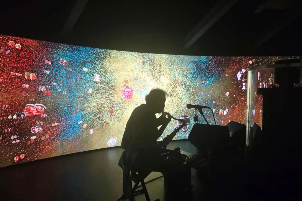 「いのちの遊び場 クラゲ館」の大スクリーン