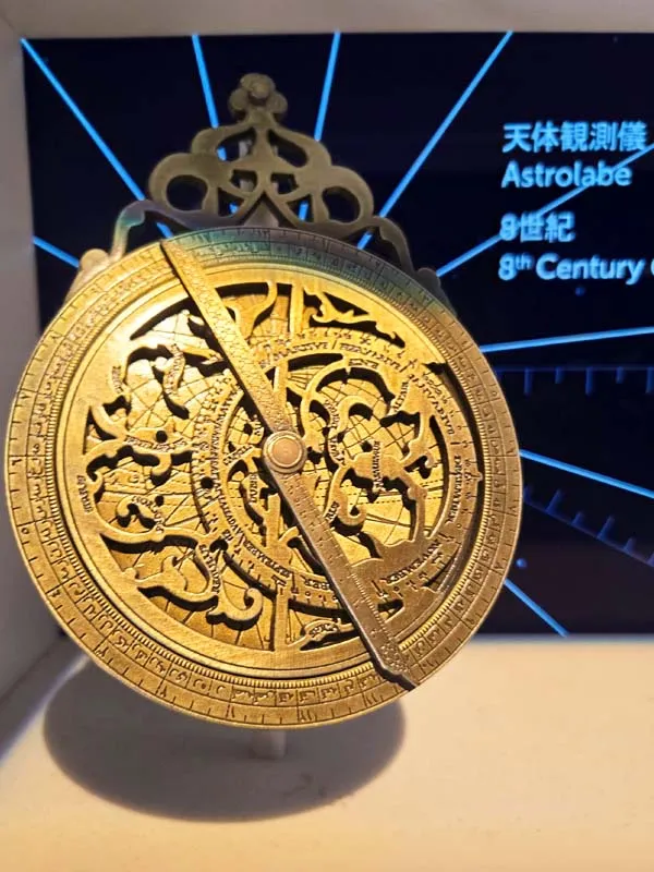 サウジアラビア館の天体観測儀