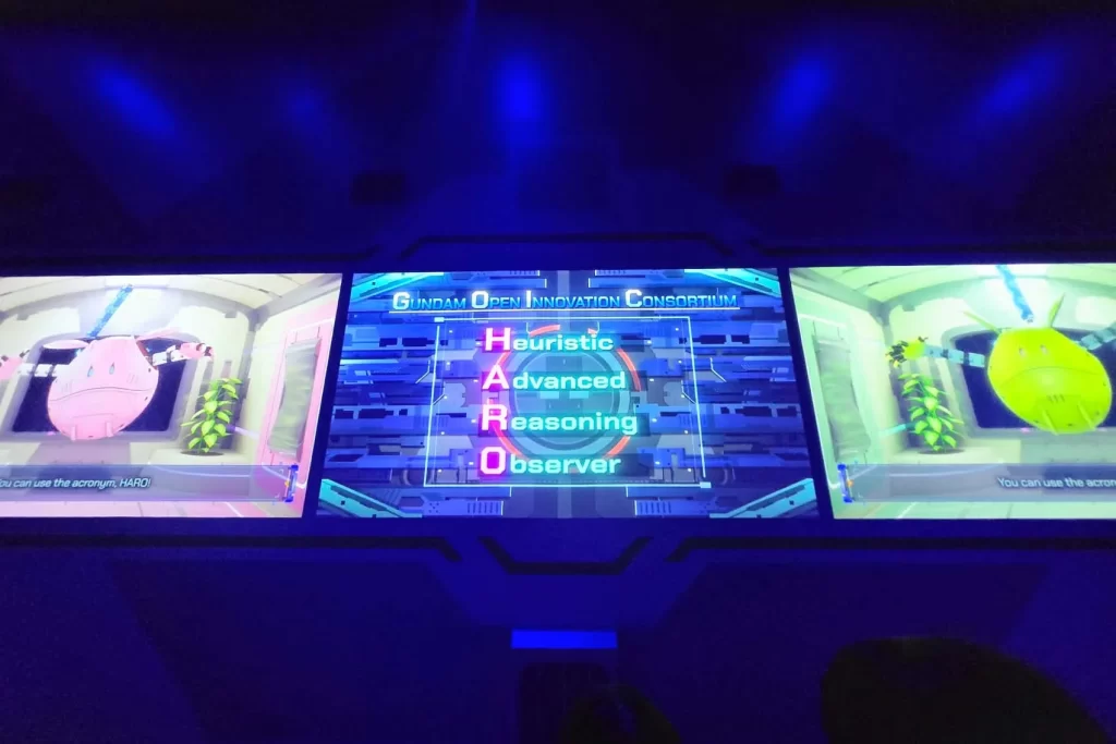 ガンダムファンにはおなじみの「ハロ」がペアで登場