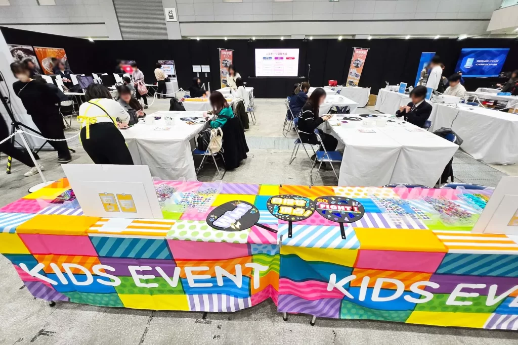 「推し活うちわ作り」ワークショップの会場