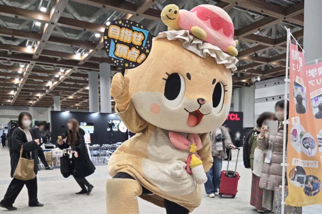 推し活うちわを持つちいたん