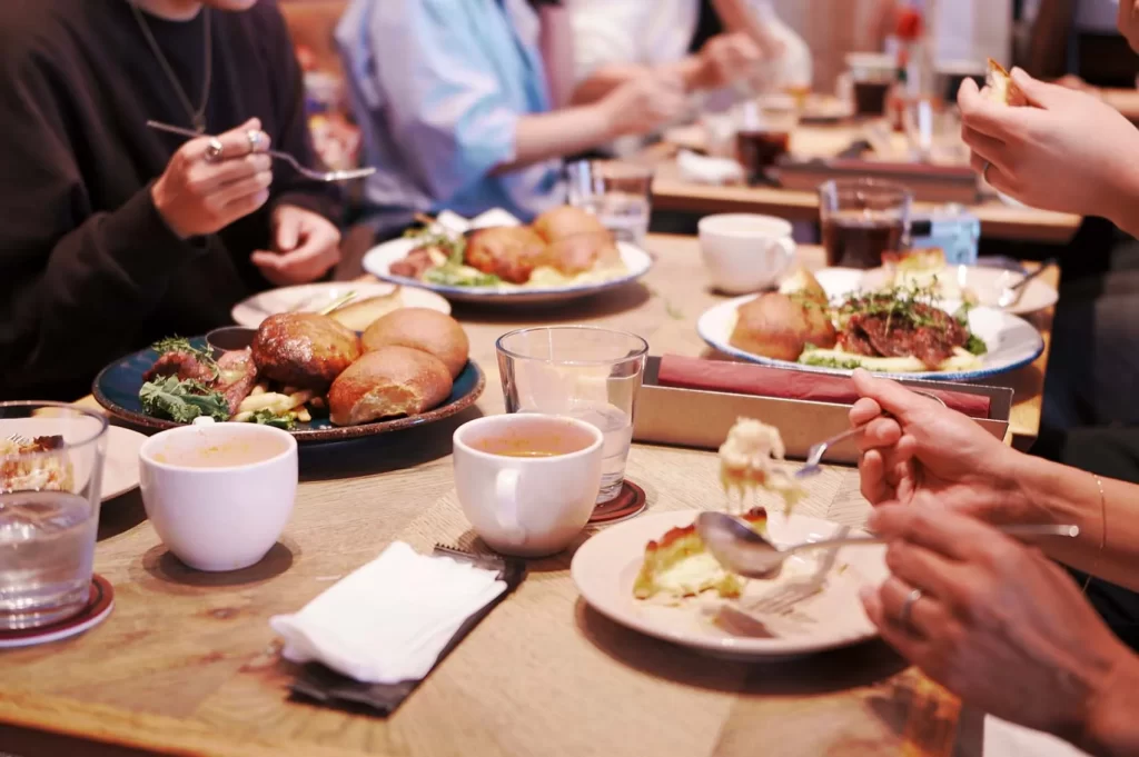 ブッチャー・リパブリック 豊洲 での食事の様子