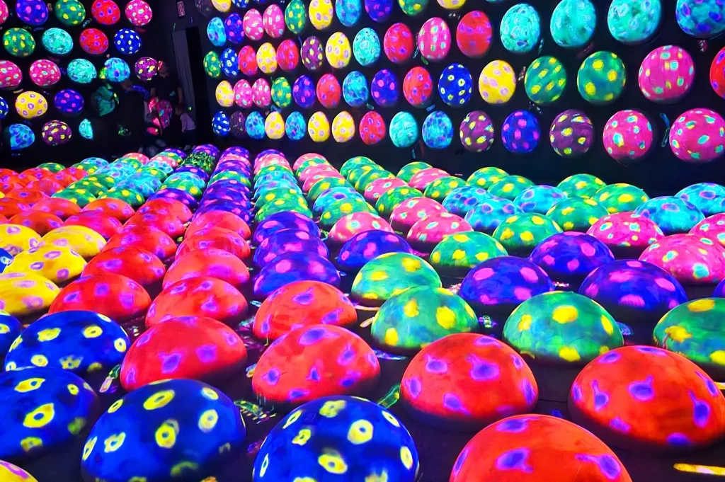 チームラボプラネッツTOKYO 豊洲のテントウムシエリア