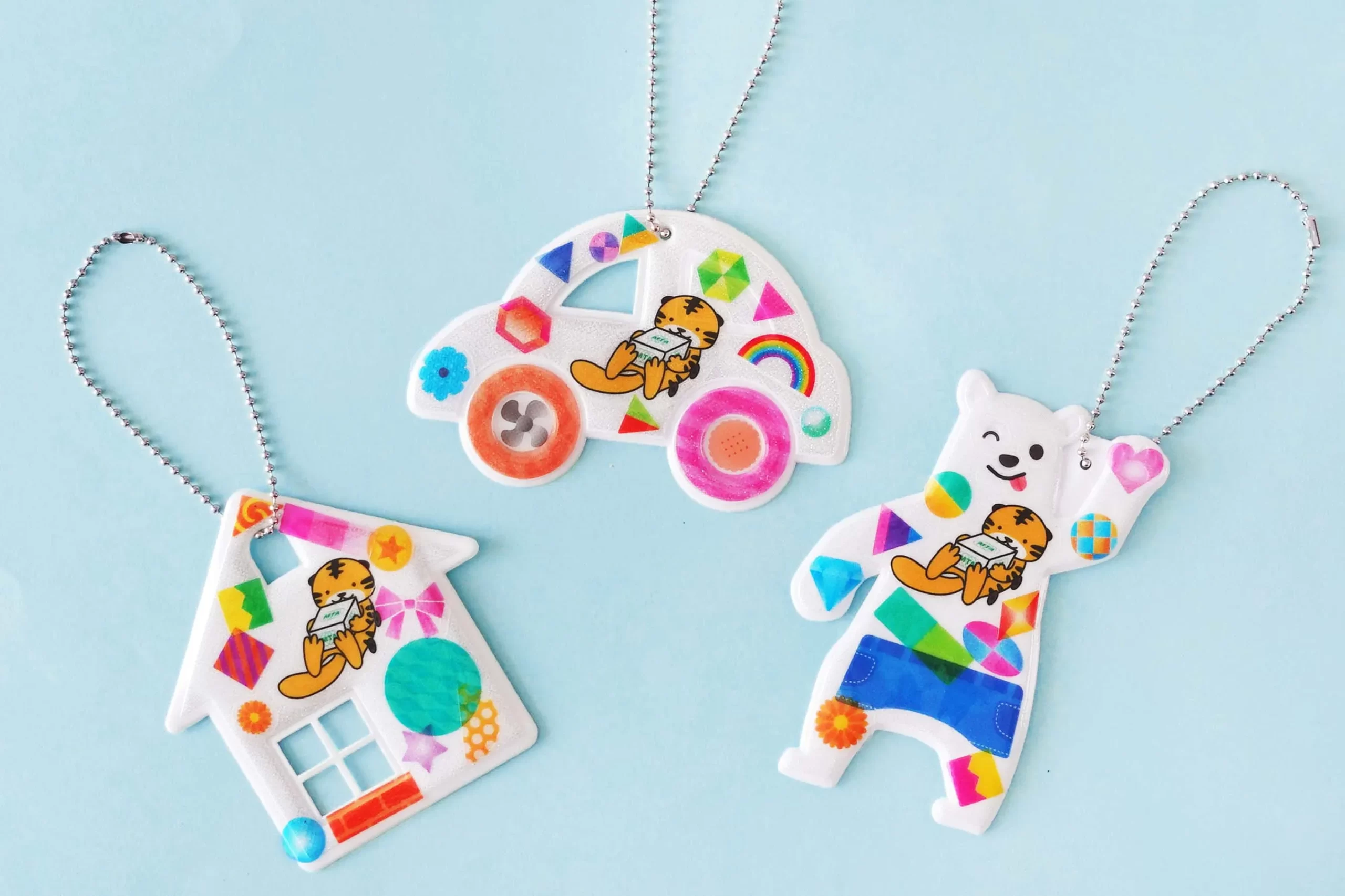 三重県トラック協会さまアレンジの『ピカッと！安全キーホルダー』の完成品3種