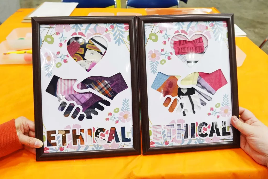 エコプロ2025で実施した「アップサイクル・ウォールアート」の完成品2つ