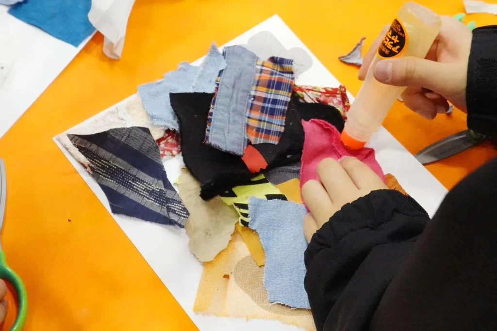 エコプロ2025で実施した「アップサイクル・ウォールアート」の工作の様子