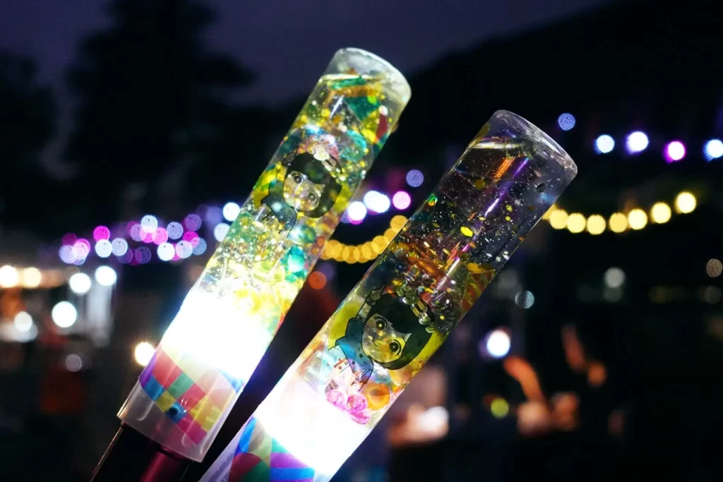 「中野チルナイトピクニック」のピコトンの「光る!ウォータースティックライト」